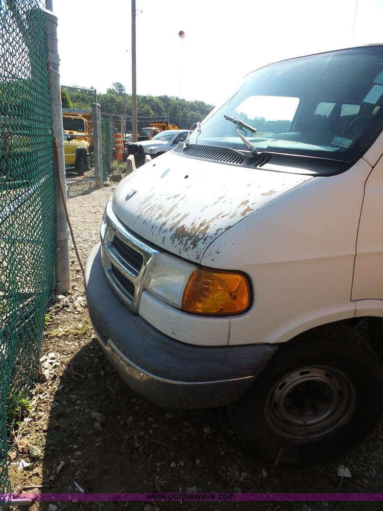 image for item K1628 2000 Dodge Ram Wagon B3500 Maxi van