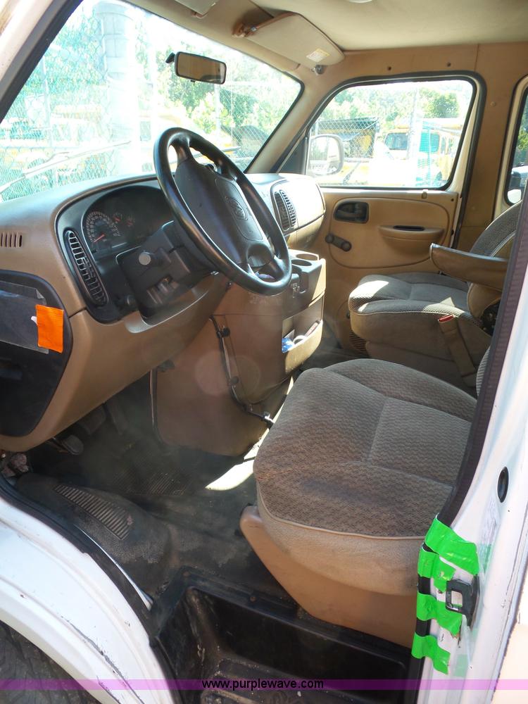 image for item K1628 2000 Dodge Ram Wagon B3500 Maxi van