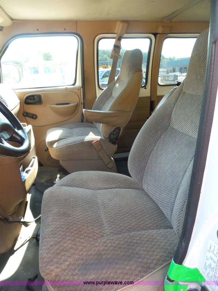 image for item K1628 2000 Dodge Ram Wagon B3500 Maxi van