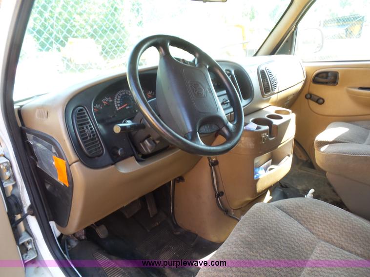 image for item K1628 2000 Dodge Ram Wagon B3500 Maxi van