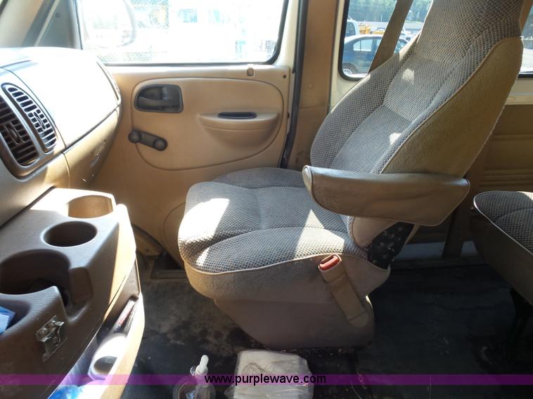 image for item K1628 2000 Dodge Ram Wagon B3500 Maxi van