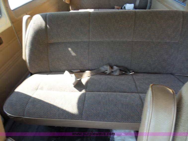 image for item K1628 2000 Dodge Ram Wagon B3500 Maxi van