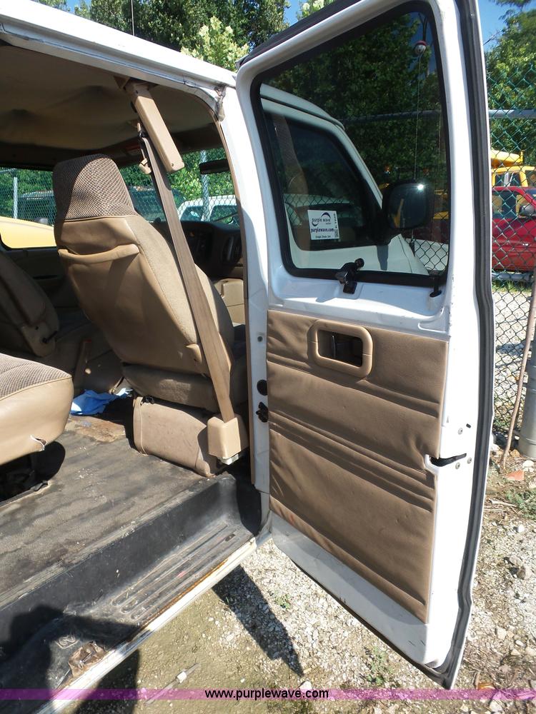 image for item K1628 2000 Dodge Ram Wagon B3500 Maxi van