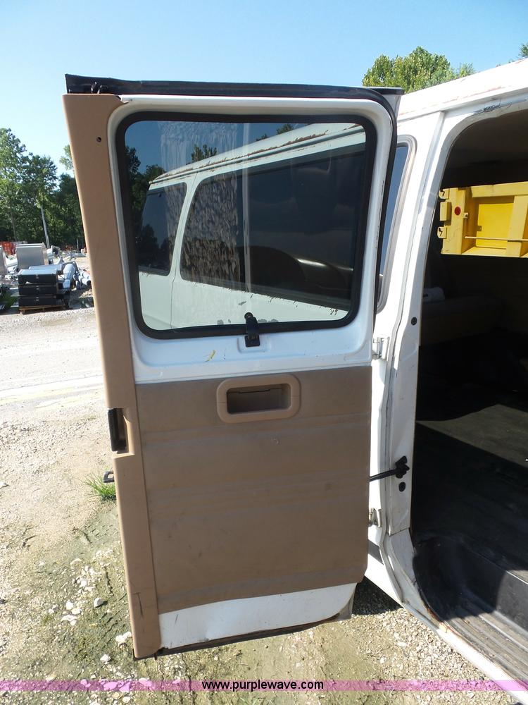 image for item K1628 2000 Dodge Ram Wagon B3500 Maxi van