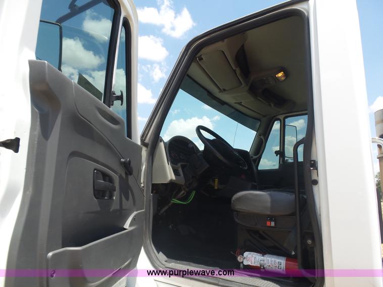 image for item K1998 2011 International TranStar 8600 truck cab and chassis
