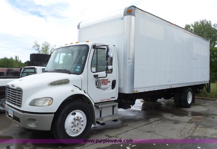 image for item K2176 2005 Freightliner Business Class M2 box truck