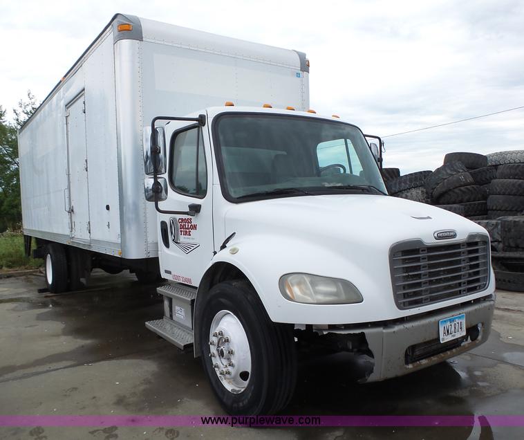 image for item K2176 2005 Freightliner Business Class M2 box truck