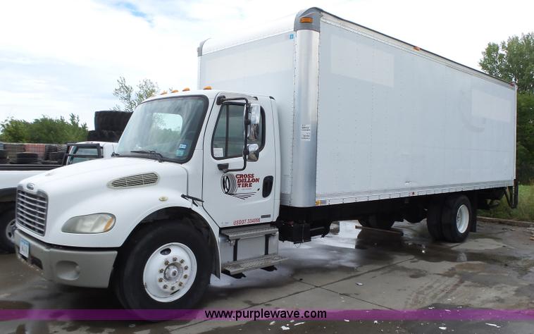 image for item K2176 2005 Freightliner Business Class M2 box truck