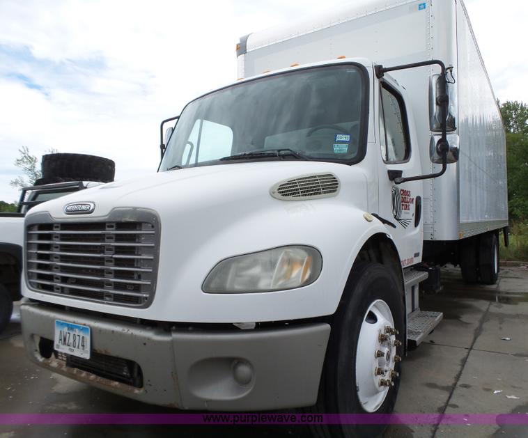 image for item K2176 2005 Freightliner Business Class M2 box truck