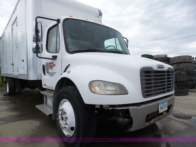 image for item K2176 2005 Freightliner Business Class M2 box truck