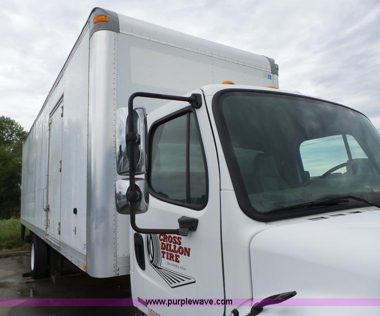 image for item K2176 2005 Freightliner Business Class M2 box truck