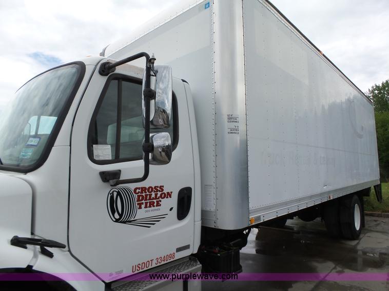 image for item K2176 2005 Freightliner Business Class M2 box truck