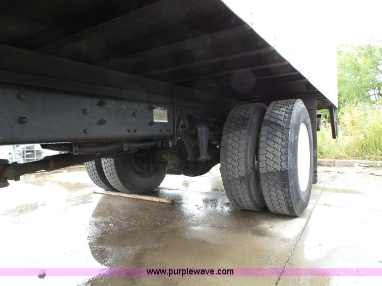 image for item K2176 2005 Freightliner Business Class M2 box truck