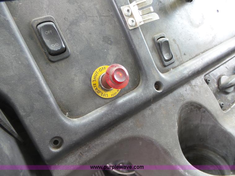 image for item K2176 2005 Freightliner Business Class M2 box truck