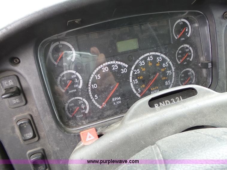 image for item K2176 2005 Freightliner Business Class M2 box truck