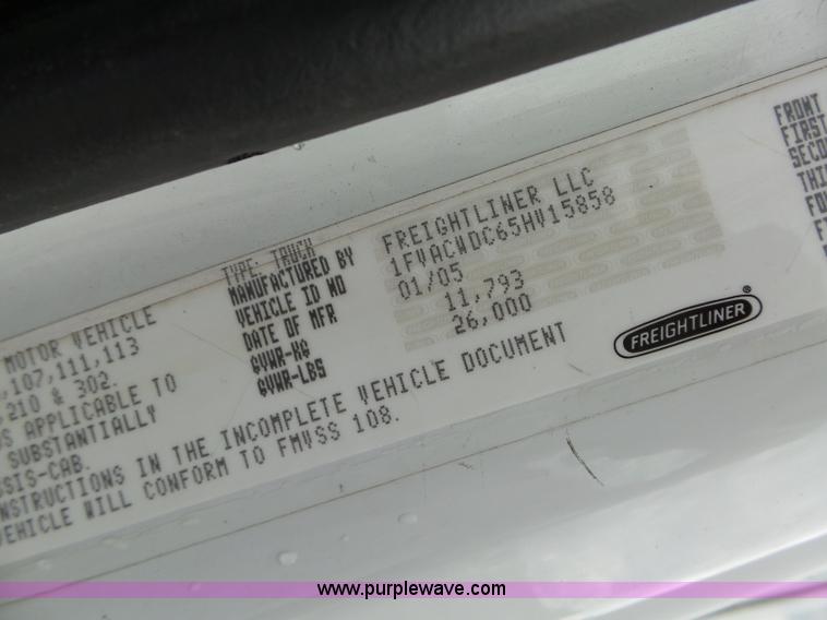 image for item K2176 2005 Freightliner Business Class M2 box truck