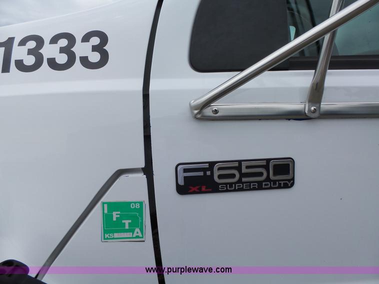 image for item K2177 2005 Ford F650 Super Duty XL box truck