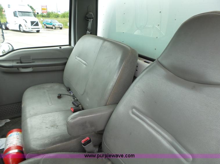 image for item K2177 2005 Ford F650 Super Duty XL box truck