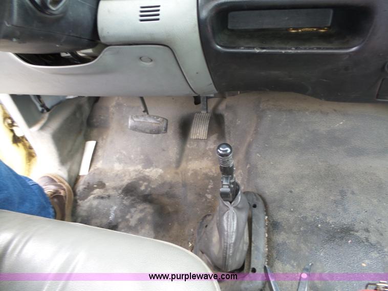 image for item K2177 2005 Ford F650 Super Duty XL box truck