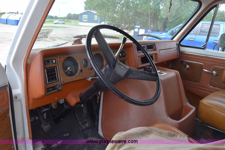 image for item K2856 1977 Chevrolet 3500 RV