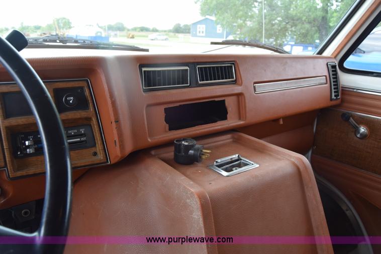 image for item K2856 1977 Chevrolet 3500 RV
