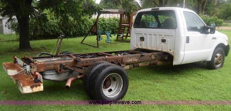 image for item K2862 2006 Ford F350 Super Duty pickup truck cab and chassis