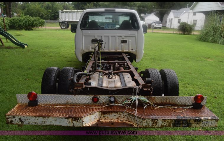 image for item K2862 2006 Ford F350 Super Duty pickup truck cab and chassis