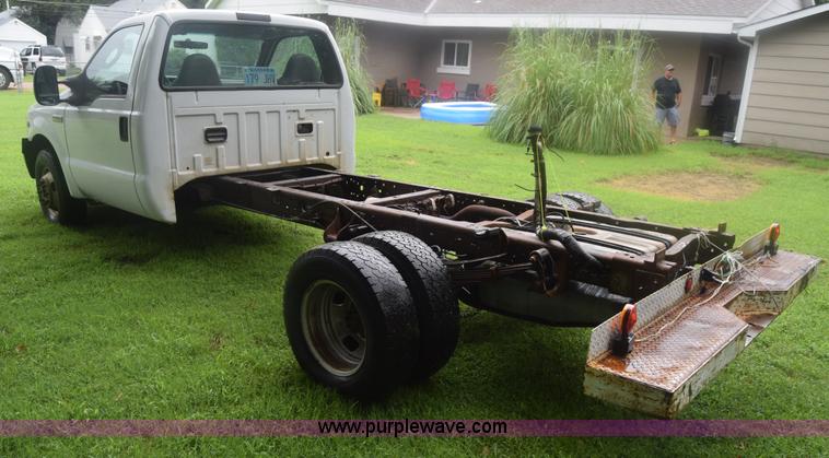 image for item K2862 2006 Ford F350 Super Duty pickup truck cab and chassis