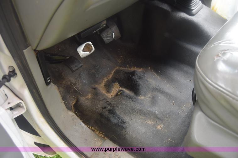 image for item K2862 2006 Ford F350 Super Duty pickup truck cab and chassis