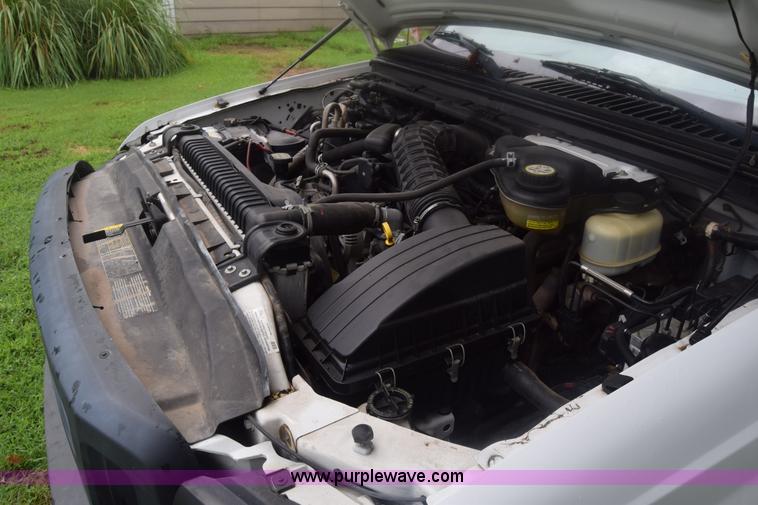 image for item K2862 2006 Ford F350 Super Duty pickup truck cab and chassis