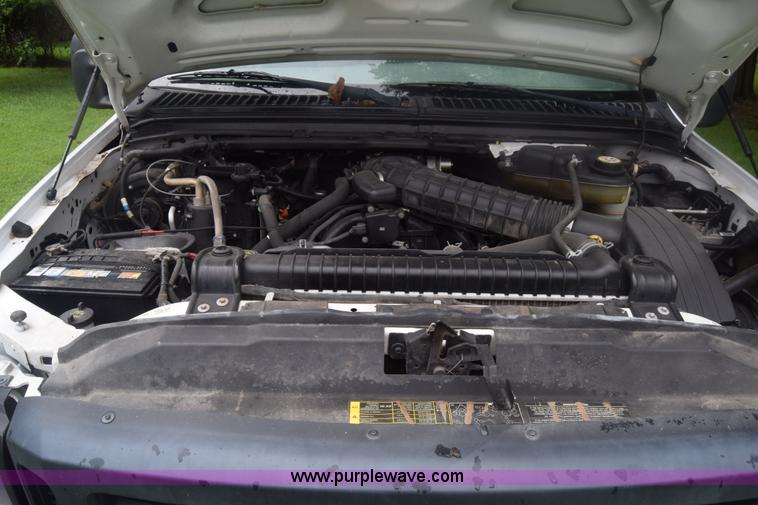 image for item K2862 2006 Ford F350 Super Duty pickup truck cab and chassis