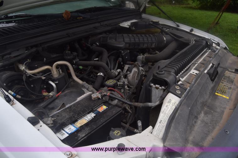 image for item K2862 2006 Ford F350 Super Duty pickup truck cab and chassis