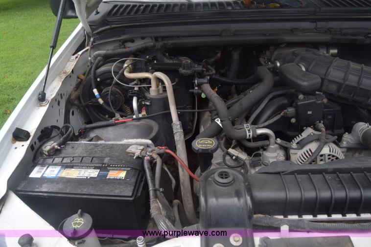 image for item K2862 2006 Ford F350 Super Duty pickup truck cab and chassis