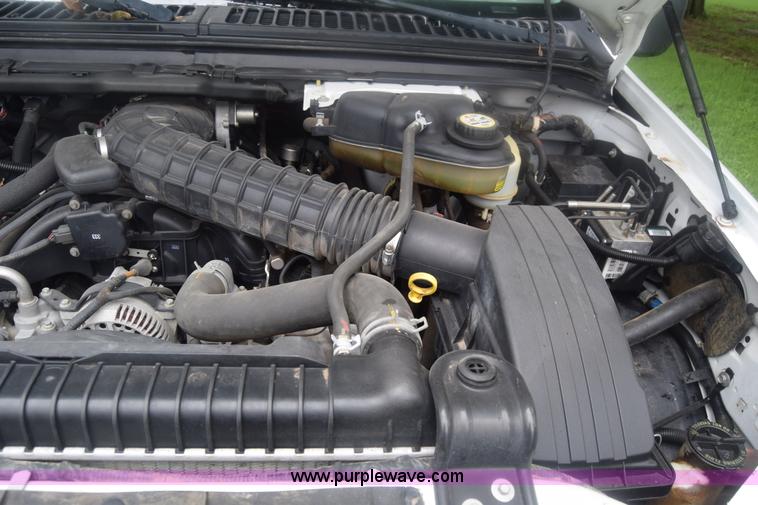 image for item K2862 2006 Ford F350 Super Duty pickup truck cab and chassis