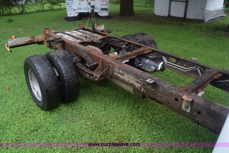 image for item K2862 2006 Ford F350 Super Duty pickup truck cab and chassis