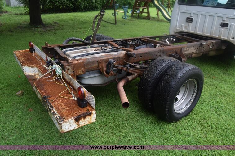 image for item K2862 2006 Ford F350 Super Duty pickup truck cab and chassis