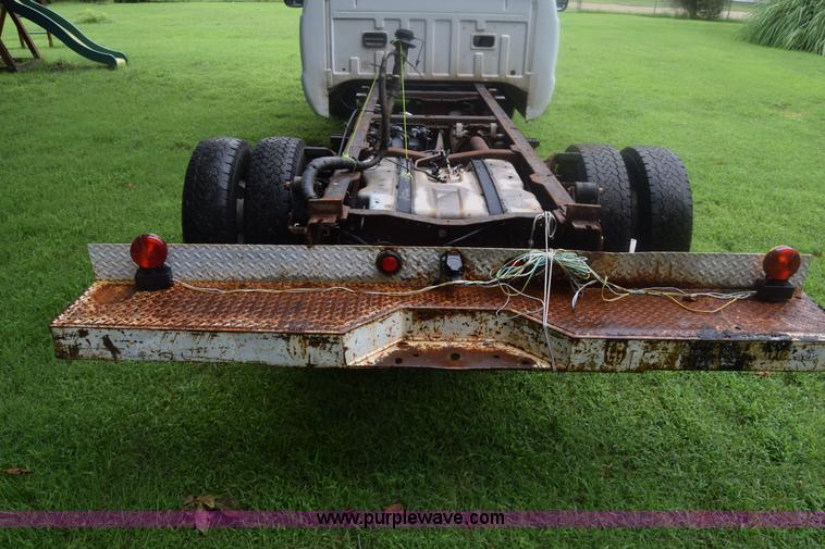 image for item K2862 2006 Ford F350 Super Duty pickup truck cab and chassis