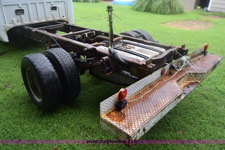 image for item K2862 2006 Ford F350 Super Duty pickup truck cab and chassis