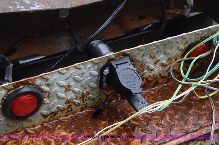 image for item K2862 2006 Ford F350 Super Duty pickup truck cab and chassis