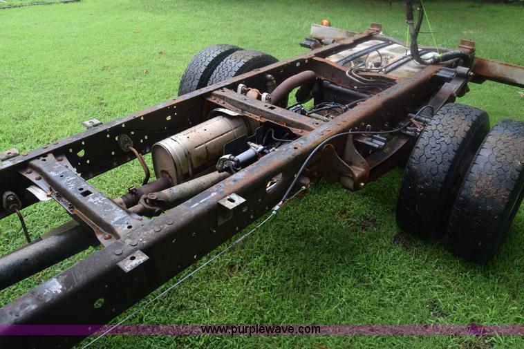 image for item K2862 2006 Ford F350 Super Duty pickup truck cab and chassis