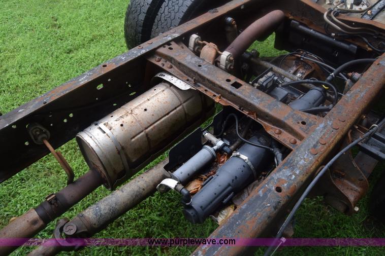 image for item K2862 2006 Ford F350 Super Duty pickup truck cab and chassis