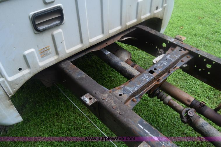 image for item K2862 2006 Ford F350 Super Duty pickup truck cab and chassis