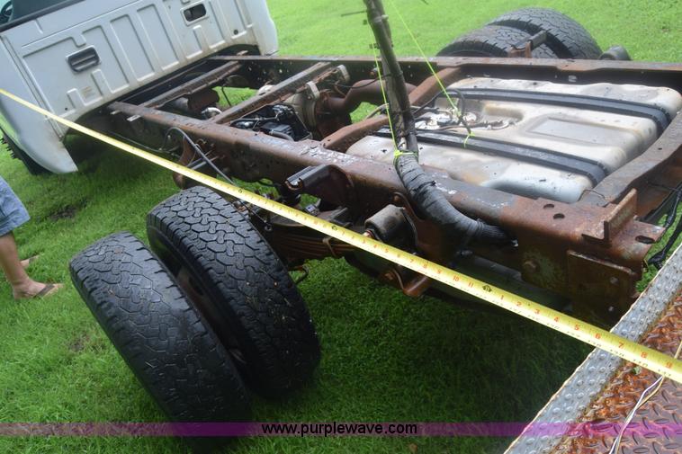 image for item K2862 2006 Ford F350 Super Duty pickup truck cab and chassis