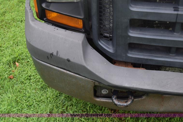 image for item K2862 2006 Ford F350 Super Duty pickup truck cab and chassis