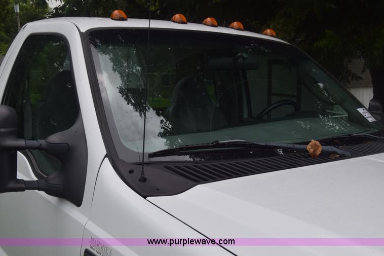 image for item K2862 2006 Ford F350 Super Duty pickup truck cab and chassis