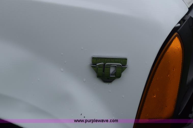 image for item K2862 2006 Ford F350 Super Duty pickup truck cab and chassis