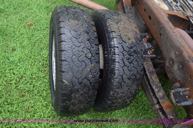 image for item K2862 2006 Ford F350 Super Duty pickup truck cab and chassis