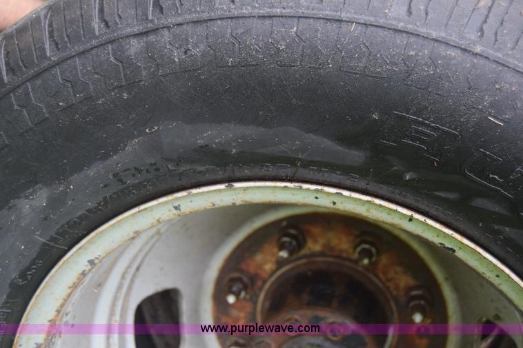 image for item K2862 2006 Ford F350 Super Duty pickup truck cab and chassis