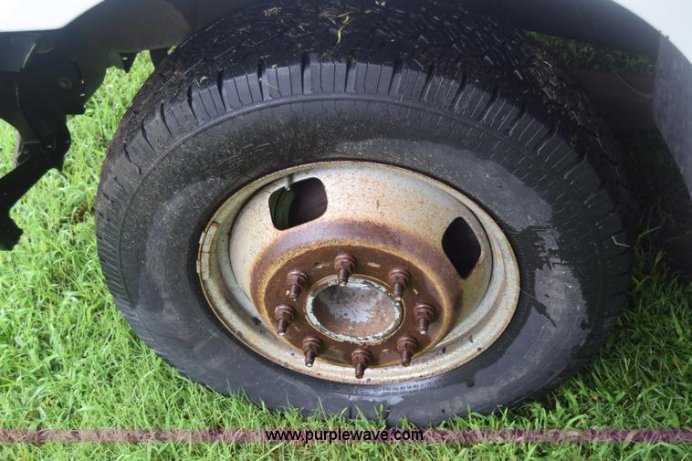 image for item K2862 2006 Ford F350 Super Duty pickup truck cab and chassis