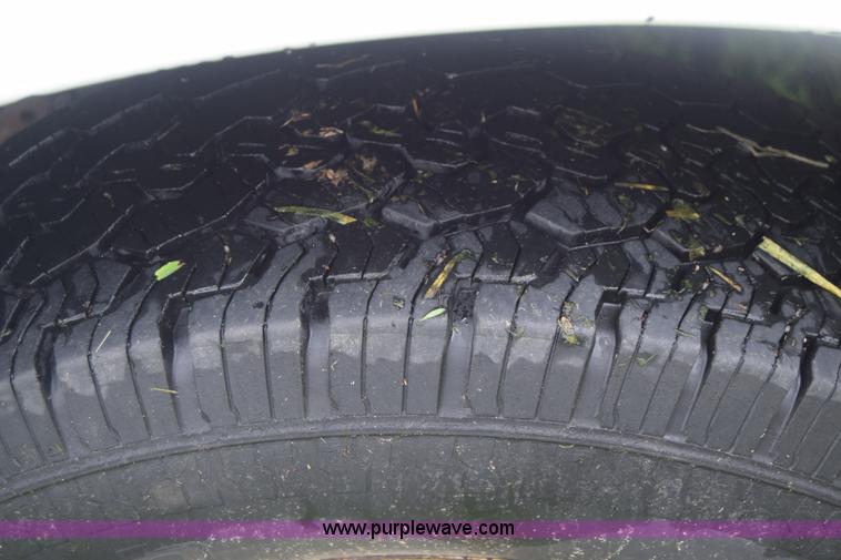 image for item K2862 2006 Ford F350 Super Duty pickup truck cab and chassis